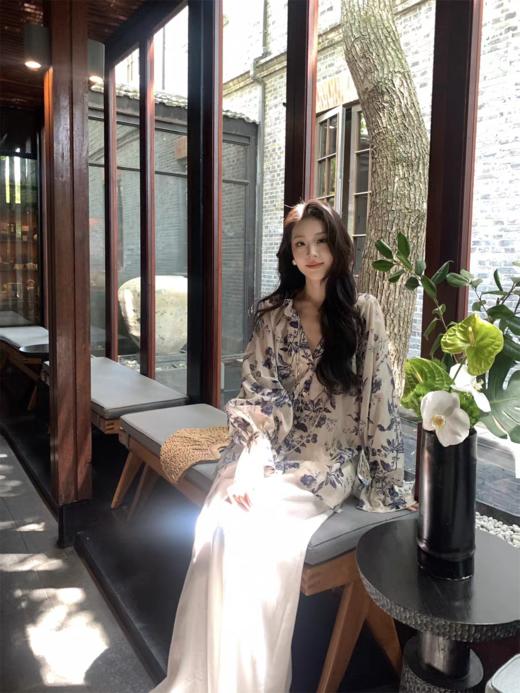 大美水墨蓝花卉印花大廓形木耳花边系带灯笼袖天丝衫 商品图1