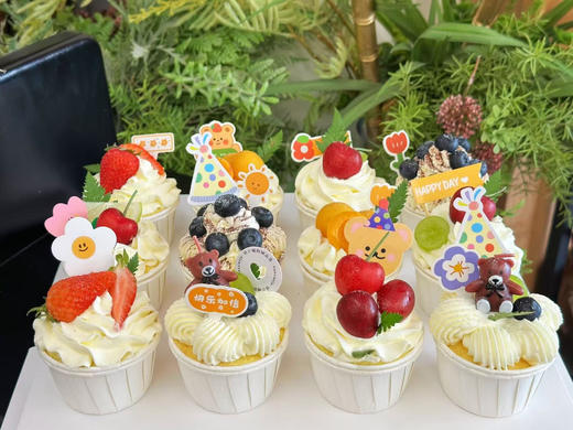 多巴胺杯子蛋糕，水果盛宴cupcake甜蜜下午茶，口感和颜值缺一不可的杯子蛋糕。 商品图1