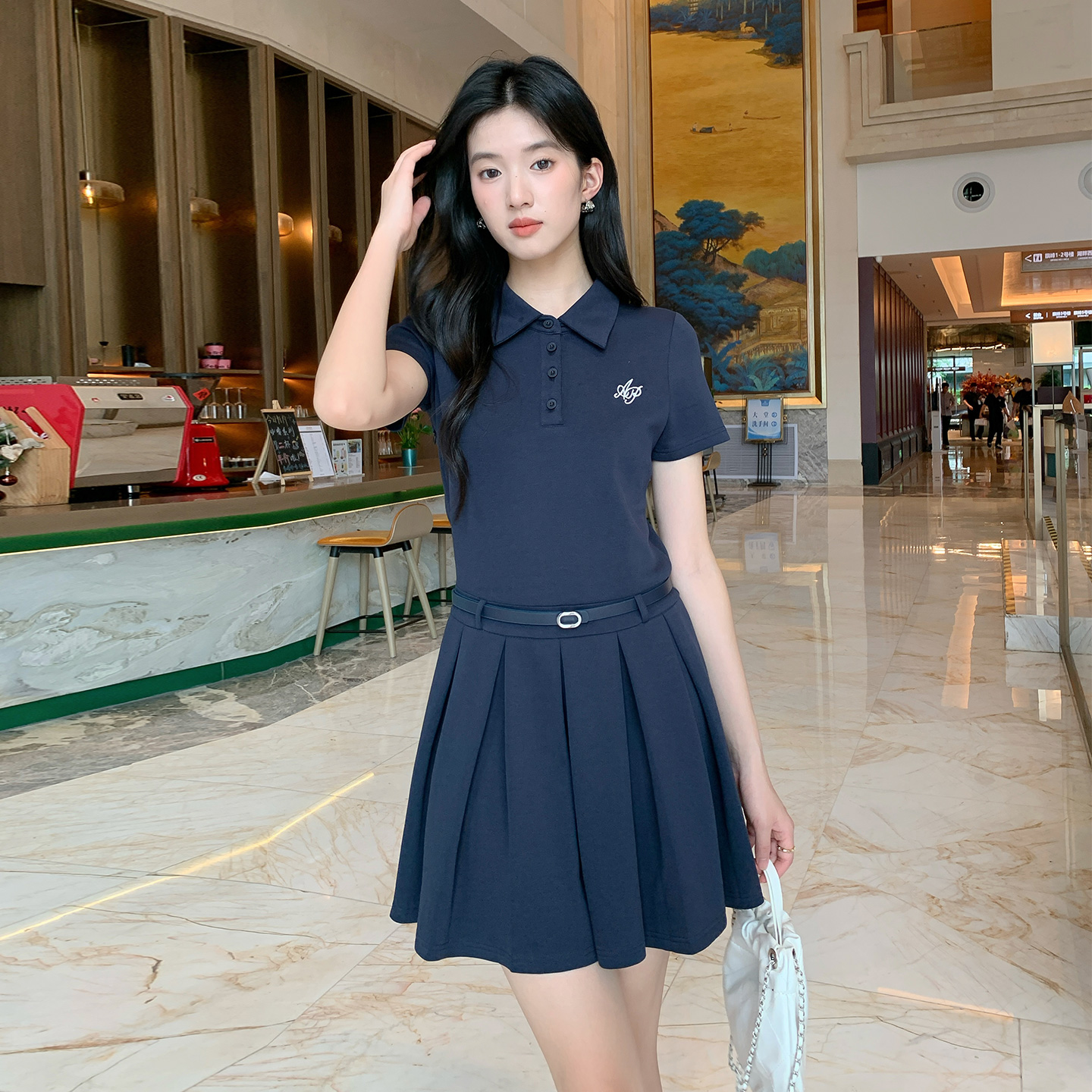 奢姿大码女装20265年夏季胖妹妹时尚学院风刺绣Polo领短袖连衣裙9952880120