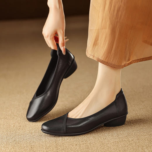 【预售5天】软皮圆头时尚浅口低跟鞋女春夏季新款软底单鞋简约粗跟通勤女鞋LG&760-1398 商品图2