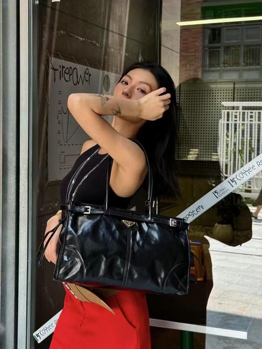 普拉达 soft lux油蜡皮系列 手提单肩包 大号（LZ*MM） 商品图0