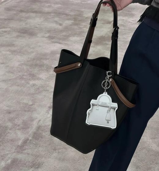 重磅推荐！MM6多种背法水桶包  手提肩背托特包 Dress Age tote马术水桶包 商品图1