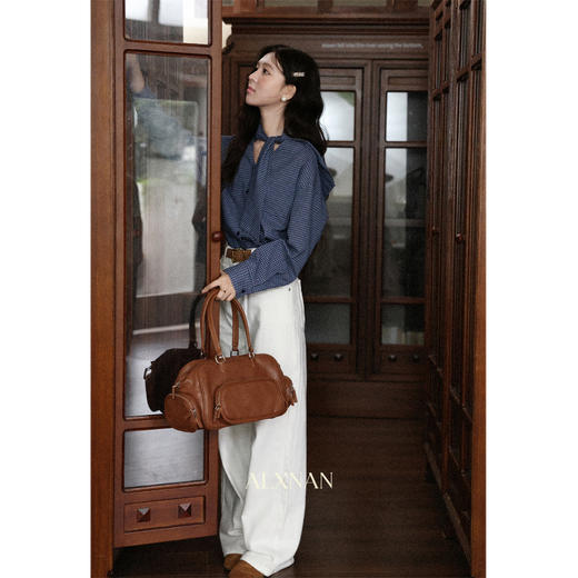 鹿向南「松露秘语」蓝色格子V领衬衫女初秋气质法式宽松显瘦上衣 商品图1