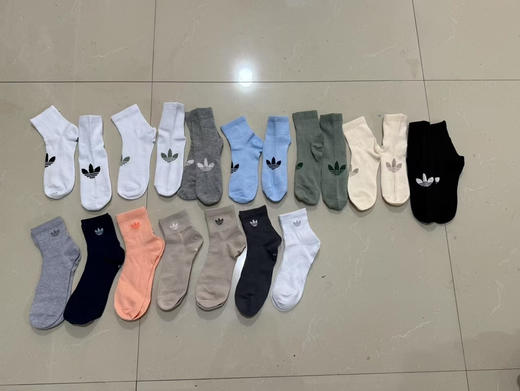 正品adidas阿迪三叶草低帮薄款袜子，这个薄的不是毛巾底，拖鞋好伴侣，穿上巨好看！（不挑选颜色随机发！售出不退换）
 特价79💰/8双
⚠️主要灰。象牙白。白、卡其。
L38-43🦶 商品图0