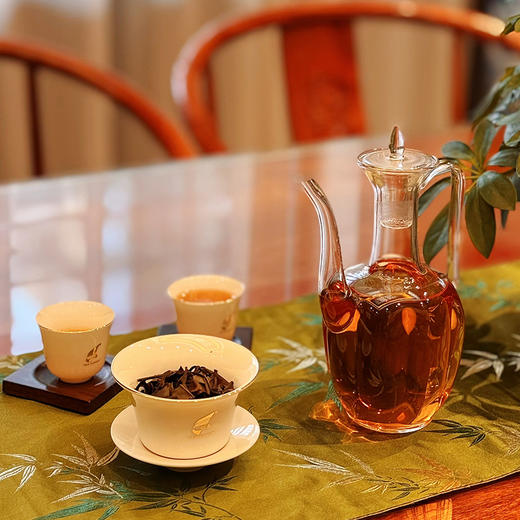 弘春 十五年陈老白茶400克装 瓷罐木礼盒包装 商品图3