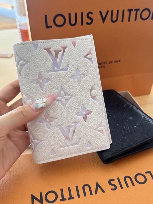 驴家 M25917米白 七夕限定幻彩全皮护照夹护照套（LZ*MM） 商品图1