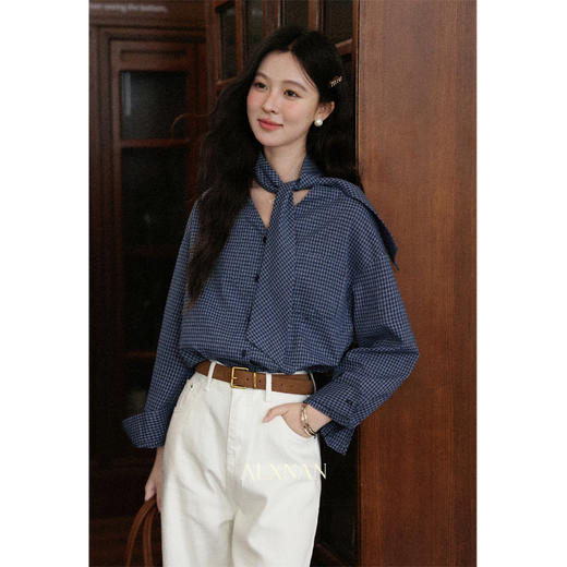 鹿向南「松露秘语」蓝色格子V领衬衫女初秋气质法式宽松显瘦上衣 商品图0