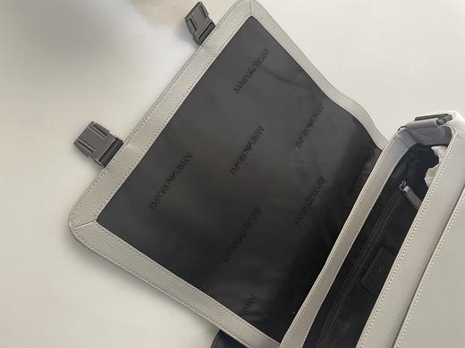 【现货超惠秒】Emporio Armani  男士 真皮防风雨 翻盖单肩包 10164 商品图8