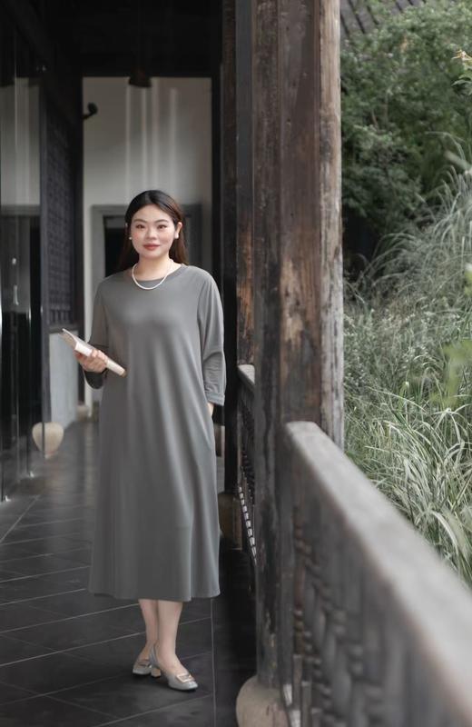 现货👍套头t恤连衣裙【直筒A字连衣裙】天丝罗马布，垂顺亲肤！适合通勤、休闲场合，夏秋过渡连衣裙~ 通勤休闲两穿 | 遮肉八分袖 | 夏秋百搭，天丝罗马布面料，亲肤、透气、柔软、弹力大，面料非常垂顺！ 商品图9