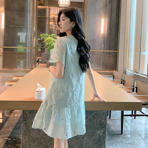 奢姿大码女装2026夏季短袖度假宽松刺绣提花减龄气质连衣裙9952853326 商品图3