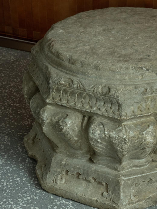 清乾隆	汉白玉雕莲瓣如意纹八角柱础 商品图3