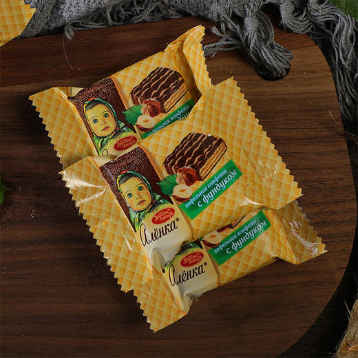 【中欧班列精选】WWJ 俄罗斯进口爱莲巧大头娃娃巧克力榛仁碎威化糖果 250g 商品图12