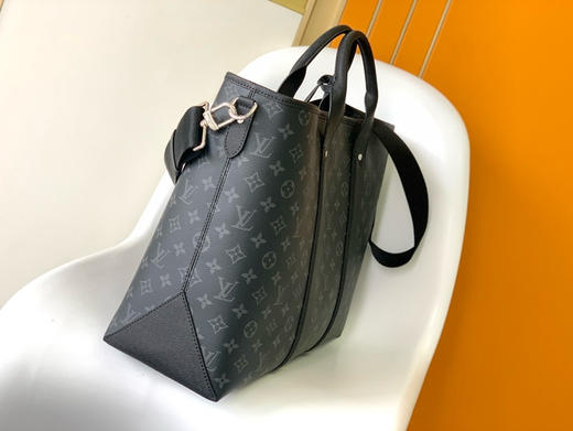 夏季特惠💰1120 原单LV男士包包M30937 变码芯片 本款 Weekend Tote 手袋取材 Monogram 帆布和 Taïga 皮革 商品图1