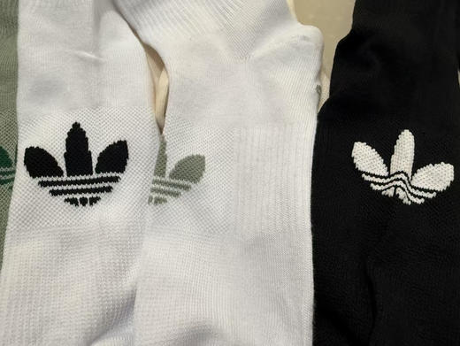 正品adidas阿迪三叶草低帮薄款袜子，这个薄的不是毛巾底，拖鞋好伴侣，穿上巨好看！（不挑选颜色随机发！售出不退换）
 特价79💰/8双
⚠️主要灰。象牙白。白、卡其。
L38-43🦶 商品图2