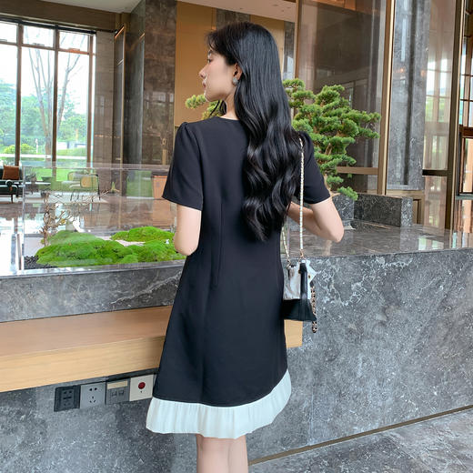 奢姿大码女装2026夏季减龄亮片立体装饰V领连衣裙胖妹妹时尚裙子9952853297 商品图3