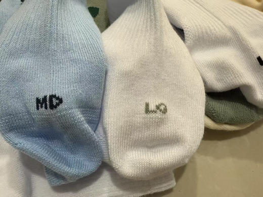 正品adidas阿迪三叶草低帮薄款袜子，这个薄的不是毛巾底，拖鞋好伴侣，穿上巨好看！（不挑选颜色随机发！售出不退换）
 特价79💰/8双
⚠️主要灰。象牙白。白、卡其。
L38-43🦶 商品图1