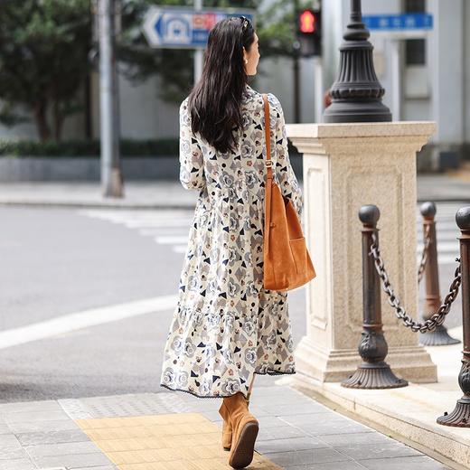 绽放旅行女装524朵/设计感印花分割半开襟小翻领文艺长袖连衣裙秋 商品图3