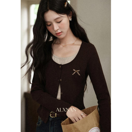 鹿向南「焦糖玛奇朵」假两件正肩长袖t恤女早秋修身短款咖色上衣 商品图1