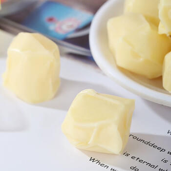 乳中情鲜奶疙瘩 原味520g 内蒙奶酪 儿童休闲零食大礼包 同学礼袋 /休闲食品 /奶制品零食 /奶疙瘩 商品图0