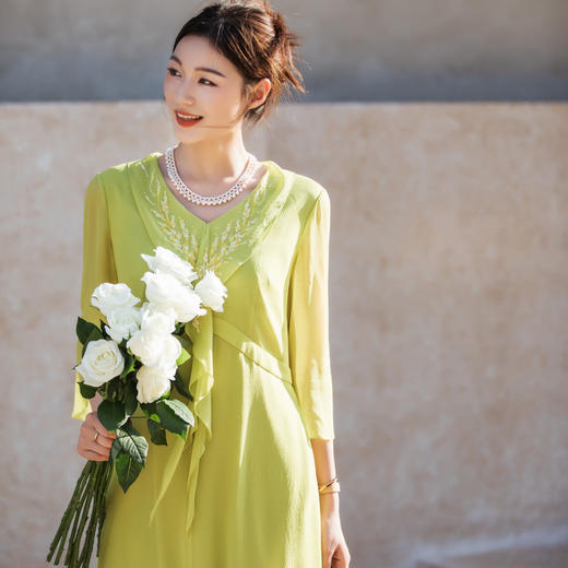 【林栖设计小店】【林栖推荐】（现货）麦穗绣花绿色真丝连衣裙女2025早秋100%桑蚕丝连衣裙N1953320 商品图1