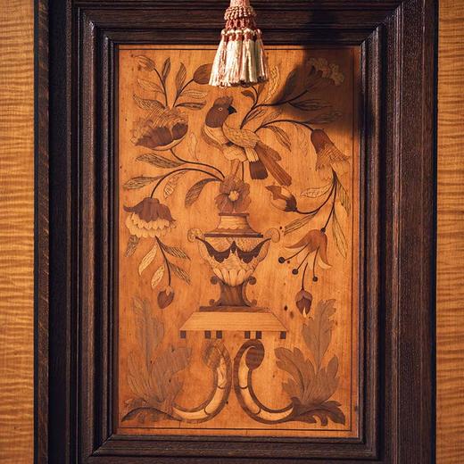 独角鹿西洋古董法国出品路易十六风格实木精雕装饰美惠三女神及古器花卉主题细木镶嵌边柜 商品图6