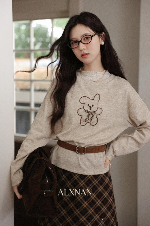 鹿向南「温柔小熊梦」杏色圆领长袖T恤早秋新款百搭宽松上衣女装 商品图5