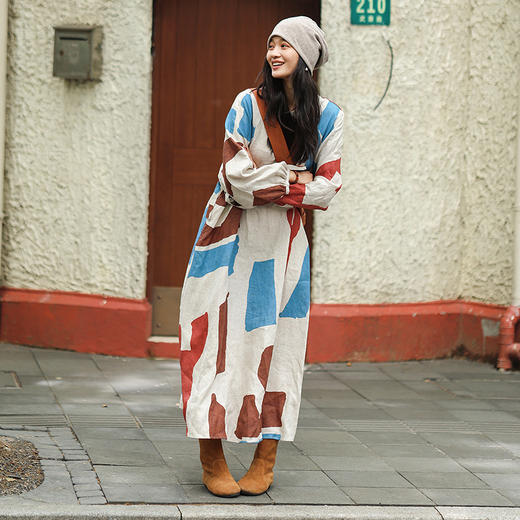 绽放女装477朵/雨露麻色块印花插肩袖系带宽松时尚秋季长袖连衣裙 商品图3