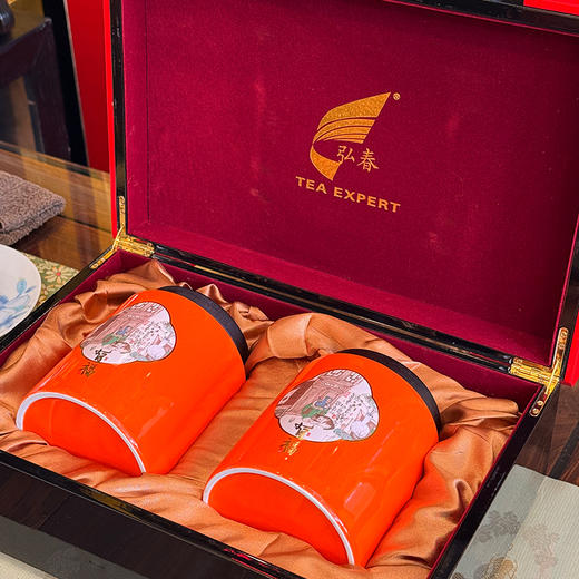 弘春 十五年陈老白茶400克装 瓷罐木礼盒包装 商品图1