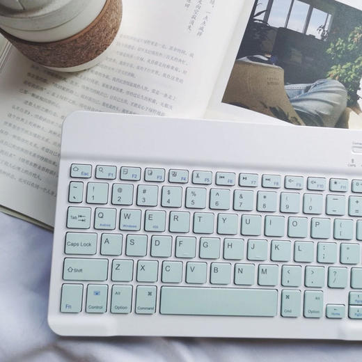 多巴胺色系 智能蓝牙键盘 纤薄轻巧便携 支持多设备连接 多色可选 商品图8