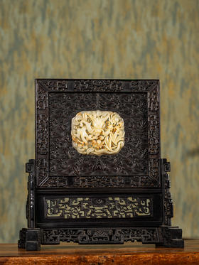 清中期	紫檀满工嵌玉透雕龙纹插屏