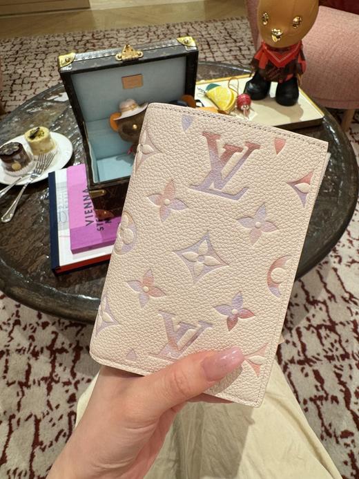 驴家 M25917米白 七夕限定幻彩全皮护照夹护照套（LZ*MM） 商品图4