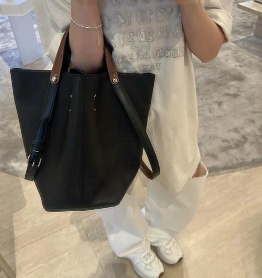 重磅推荐！MM6多种背法水桶包  手提肩背托特包 Dress Age tote马术水桶包 商品图2