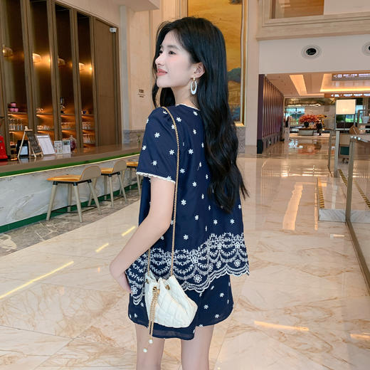 奢姿大码女装2025夏季减龄花边刺绣设计V领两件套胖妹妹时尚套装9952969870 商品图3