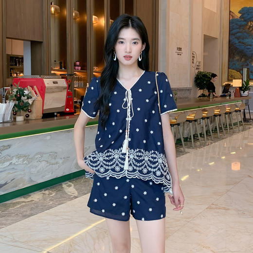 奢姿大码女装2025夏季减龄花边刺绣设计V领两件套胖妹妹时尚套装9952969870 商品图4