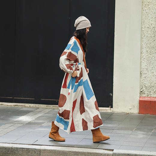 绽放女装477朵/雨露麻色块印花插肩袖系带宽松时尚秋季长袖连衣裙 商品图2