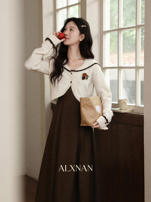 鹿向南「松香书页」咖色吊带裙法式连衣裙女秋季新款长款收腰裙子 商品图3