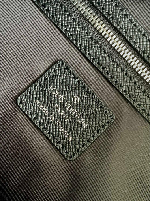 夏季特惠💰1120 原单LV男士包包M30937 变码芯片 本款 Weekend Tote 手袋取材 Monogram 帆布和 Taïga 皮革 商品图8