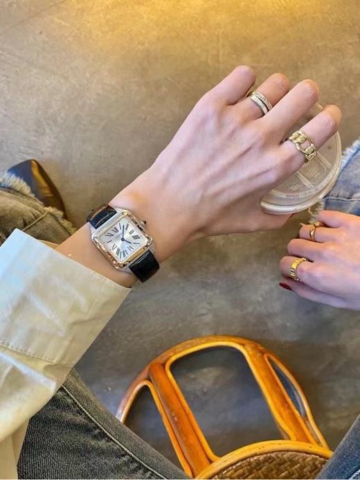 卡地亚 山度士系列 石英机芯 30米防水 女表 瑞表 38*27.5mm 鳄鱼皮表带（SP） 商品图6