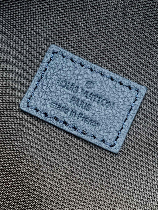 夏季特惠💰960 原单LV胸包腰包M14784深蓝 原单 变码芯片163c 全皮压花胸包腰包 Rush 腰包 商品图8