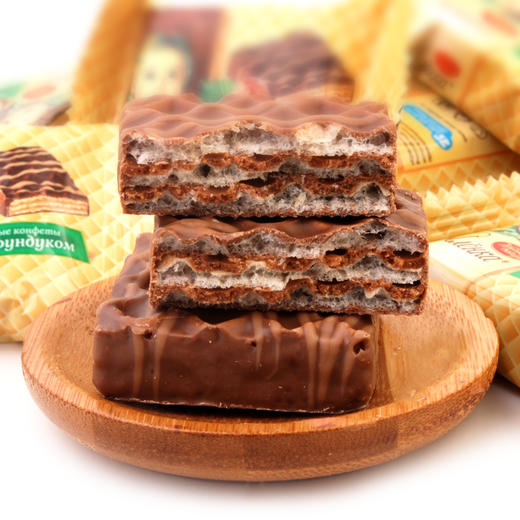 【中欧班列精选】WWJ 俄罗斯进口爱莲巧大头娃娃巧克力榛仁碎威化糖果 250g 商品图4