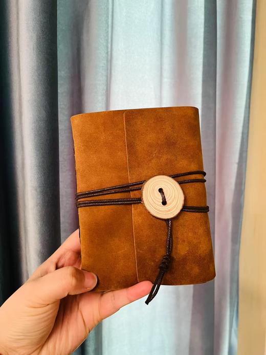 【现货】原创手工牛皮背包笔记本 / 樟木扣手工牛皮笔记本 包包 文创 广西师范大学出版社 商品图14