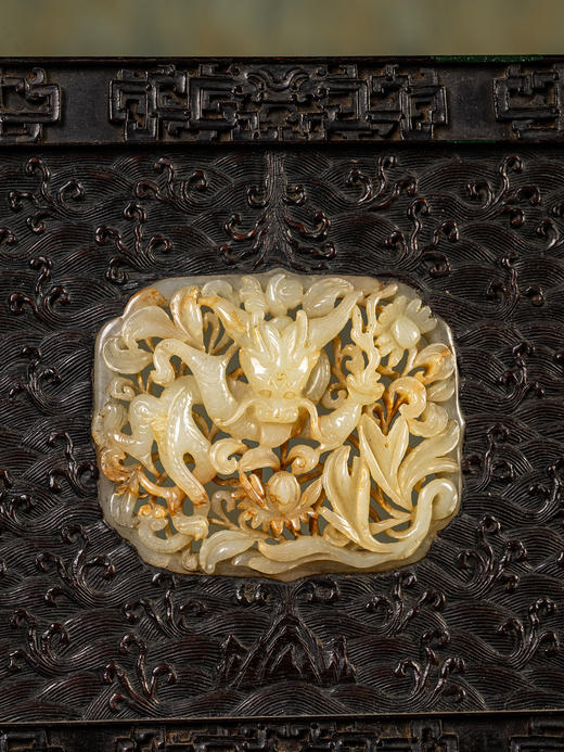 清中期	紫檀满工嵌玉透雕龙纹插屏 商品图2