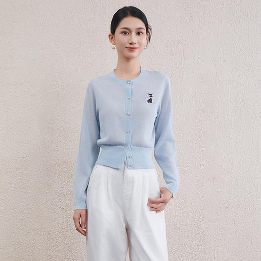 「自」全新升级【铂金会员284/天猫379/差价95】(44441)洛诗琳气质小猫刺绣针织上衣2025秋季百搭显瘦针织开衫女 商品图1