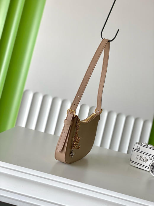 夏季特惠💰760 原单LV M25784 尺寸：23×10×4cm Pochette LV Bloom 腋下包 变码芯片 商品图1