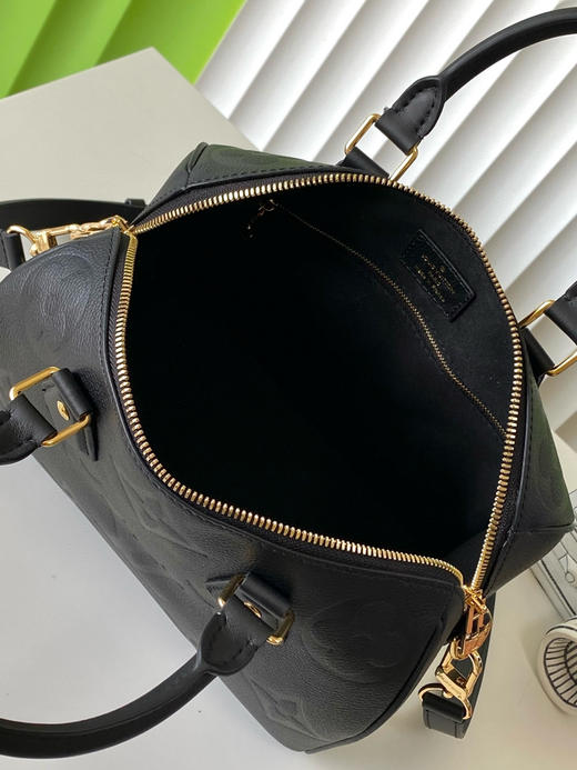 夏季特惠💰1050 原单LV M58951 尺寸：25×19×15cm SPEEDY 全皮枕头包 变码芯片 商品图7