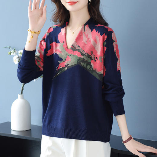 48-8517-138中老年妈妈冬装印花打底衫时髦大码鸡心领毛衣女秋冬内搭针织衫潮 商品图0