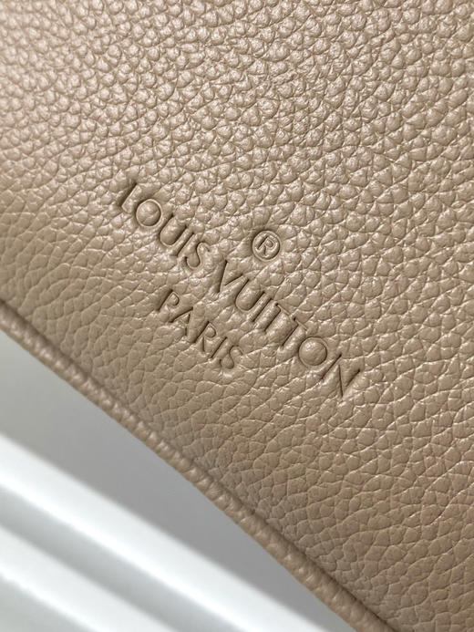 夏季特惠💰1050 原单LV M59273 尺寸：25×19×15cm SPEEDY 全皮枕头包 变码芯片 商品图5