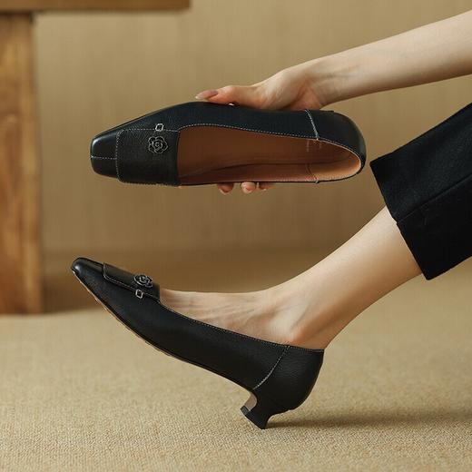 【预售5天】春秋新款羊皮复古风花朵浅口黑色低跟单鞋QQJFG&JZ-1373F 商品图4