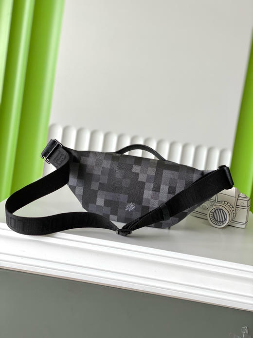 夏季特惠💰760 原单LV M14920 尺寸：30×15×8cm RUSH 黑格迷彩腰包 变码芯片 商品图2