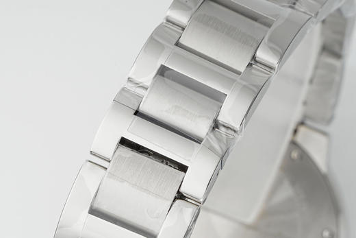 AF——卡地亚33mm蓝气球系列腕表
【表壳】直径33毫米，原装一致！精钢材质表壳，最顶级蓝宝水晶镜面月牙开口一模一样。全部可与原装正品手表零件互换！精细无比！整个手表基于正品原版开模的copy版本❕ 商品图7